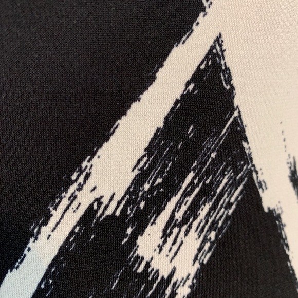 Black and white print top by NY&Co. size small - Picture 4 of 6